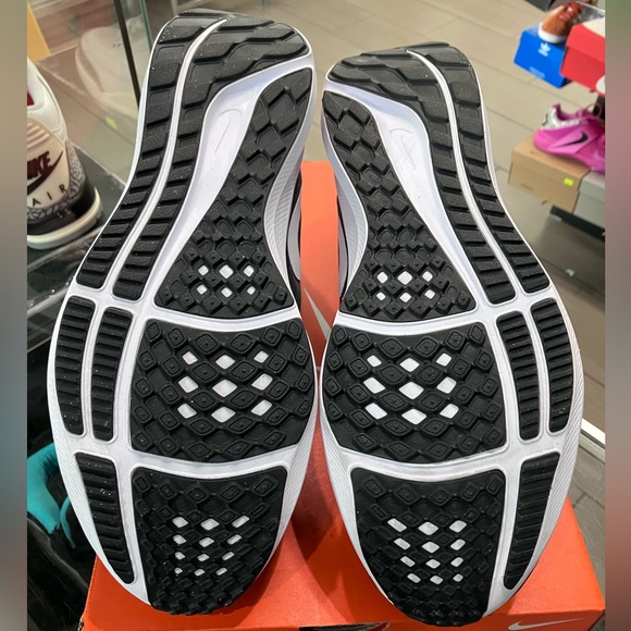 Nike Air Zoom Pegasus 39 Black White Size 12 main image 5